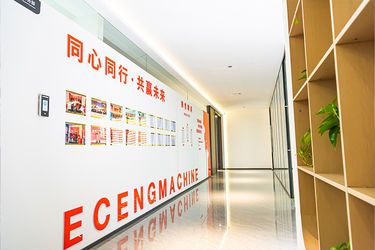 Zhangjiagang Eceng Machinery Co., Ltd. fabrika üretim hattı