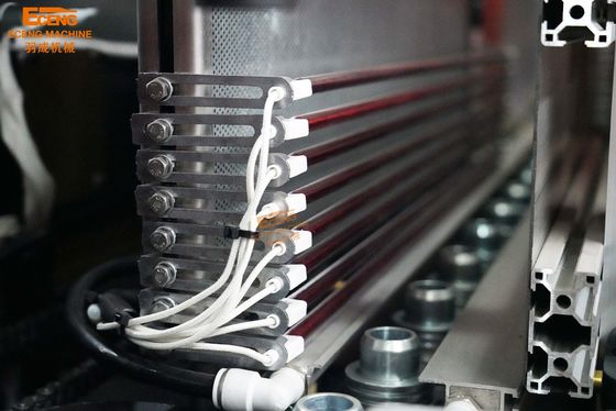 Plastik şişeler yapmak için tam otomatik 2 boşluklu 2000 BPH PET şişe üfleme makineleri