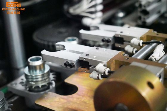 Plastik şişeler yapmak için tam otomatik 2 boşluklu 2000 BPH PET şişe üfleme makineleri