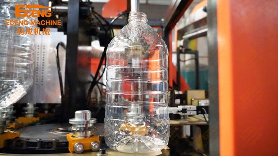 900BPH 5L Streç Yağ Şişesi Şişirme Makinesi Q5L1 1 Kavite