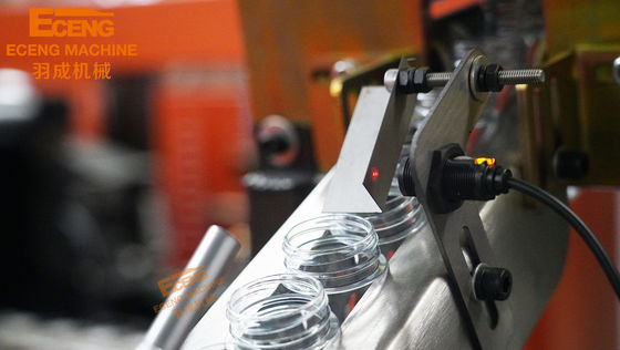 Şeffaf Plastik 3000bph için 2 boşluklu Otomatik Su Şişesi Şişirme Makinesi Eceng Q3000