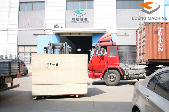 Çıktı 6000BPH Preform PET Şişe Şişirme Makinesi 220V 50HZ